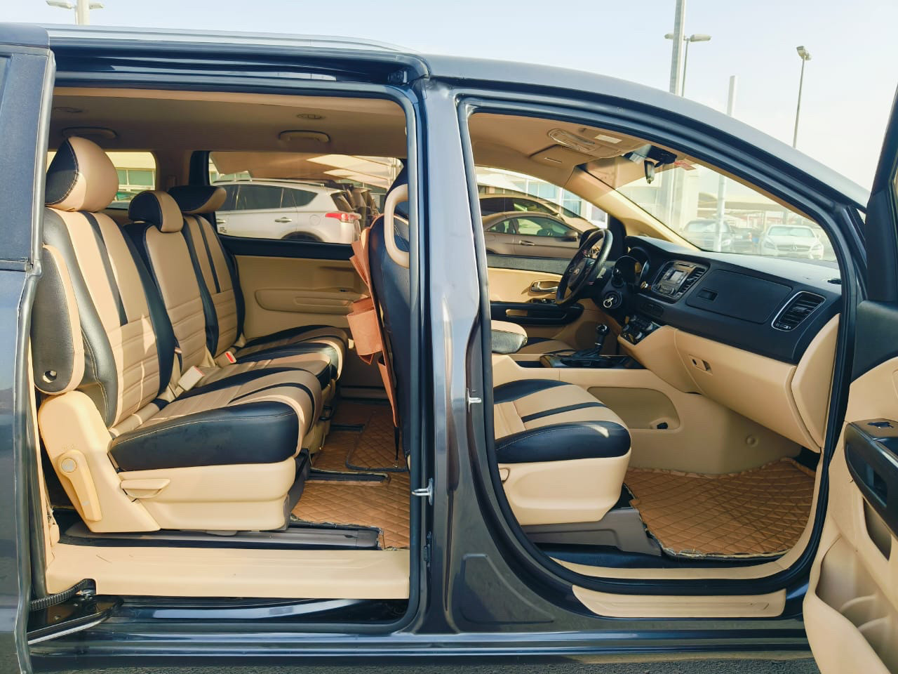 KIA Carnival - Image 9