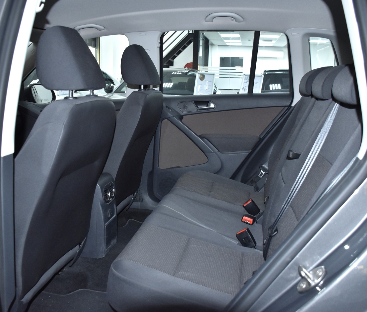 Volkswagen Tiguan - Image 11