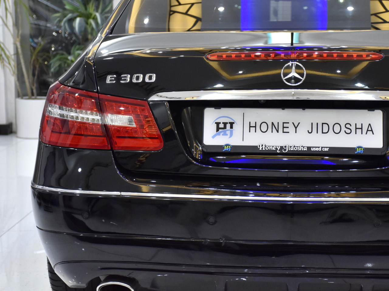Mercedes Benz E-Class - Image 10