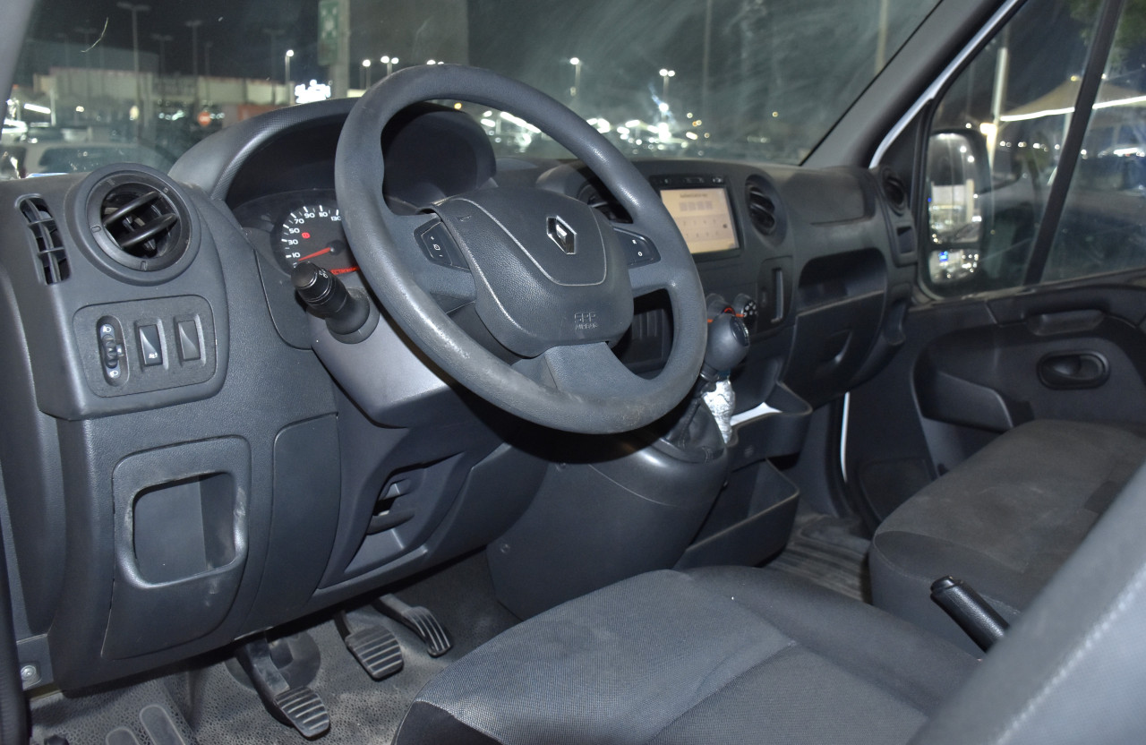 Renault Trafic - Image 9