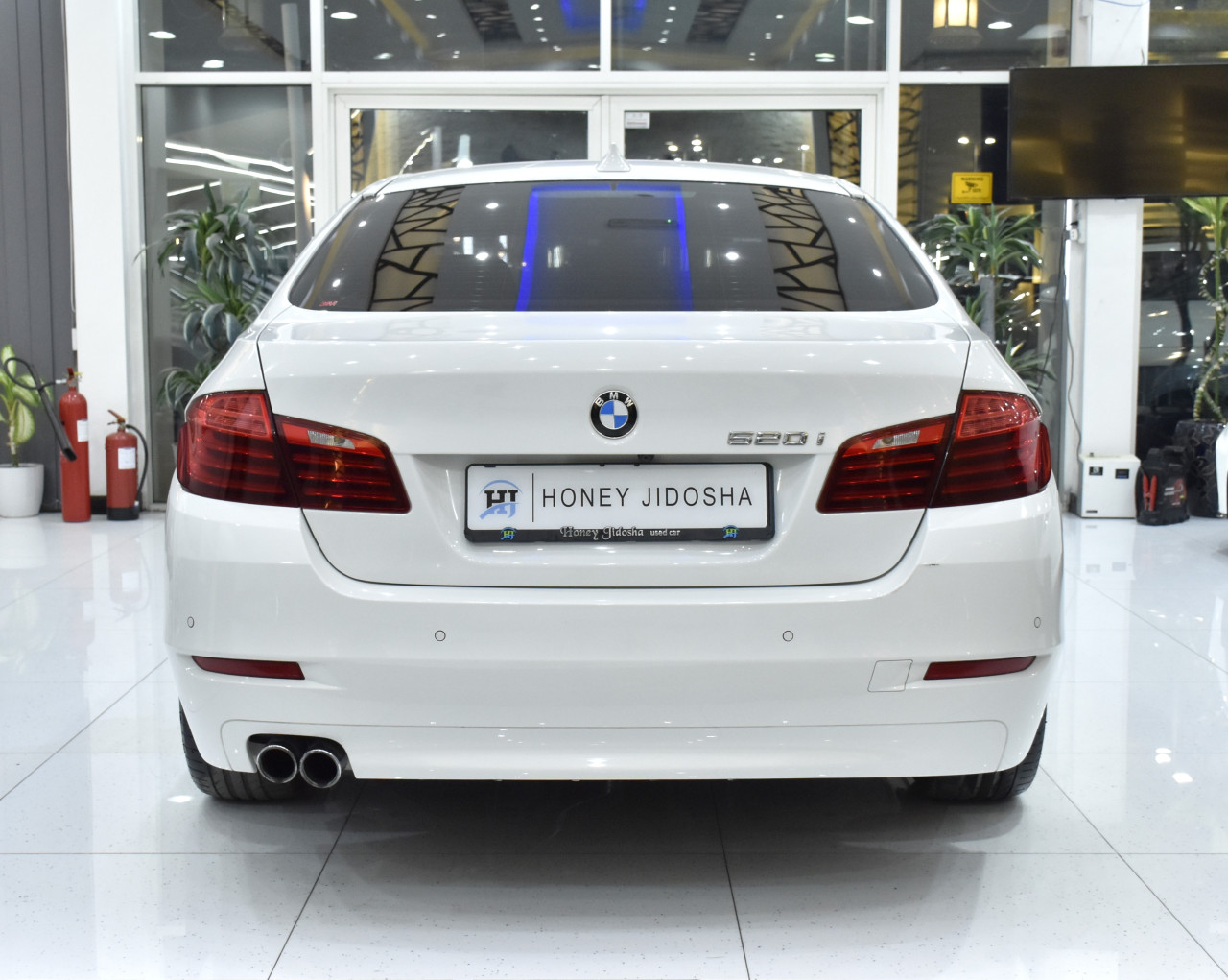 BMW 5-Series - Image 9