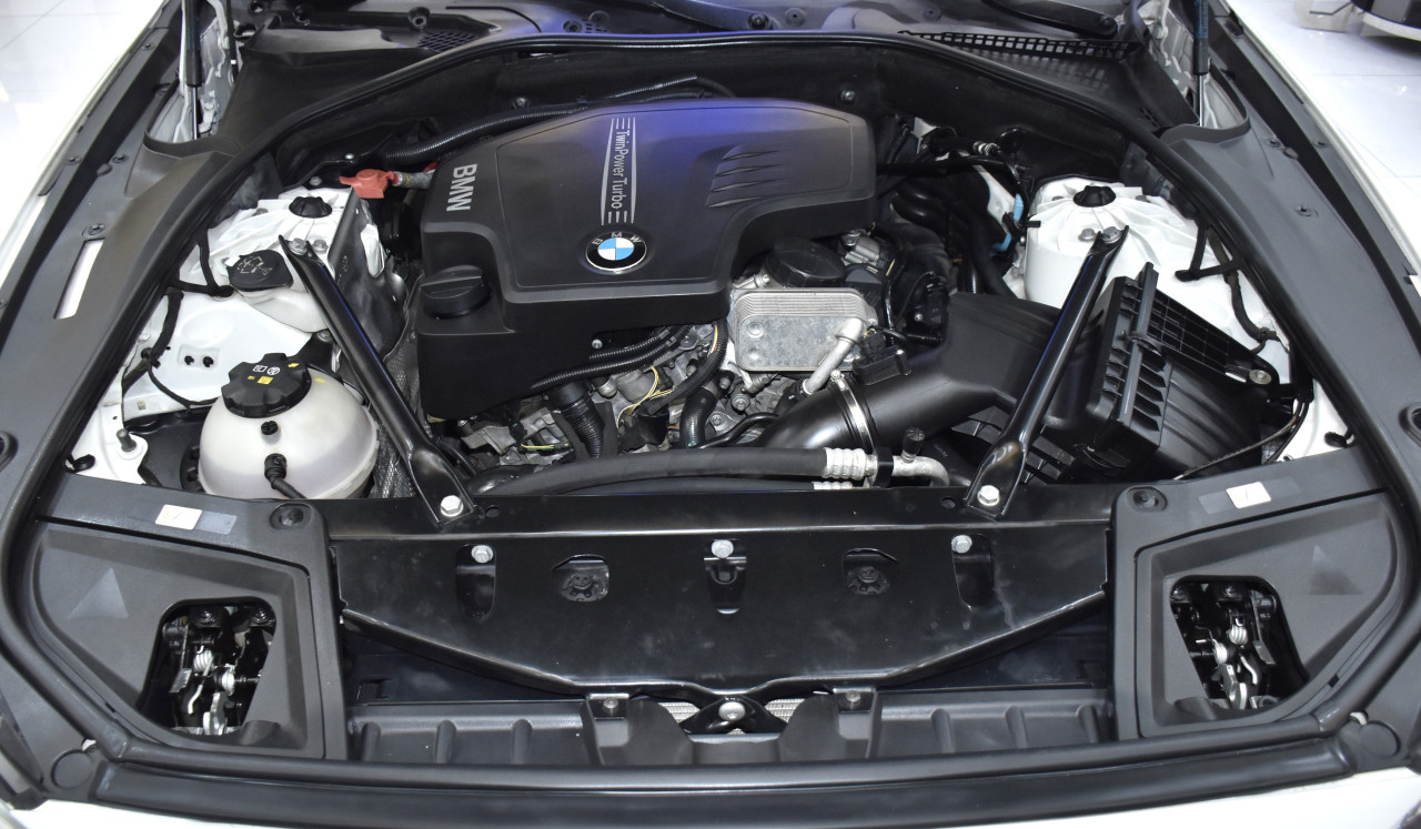 BMW 5-Series - Image 12