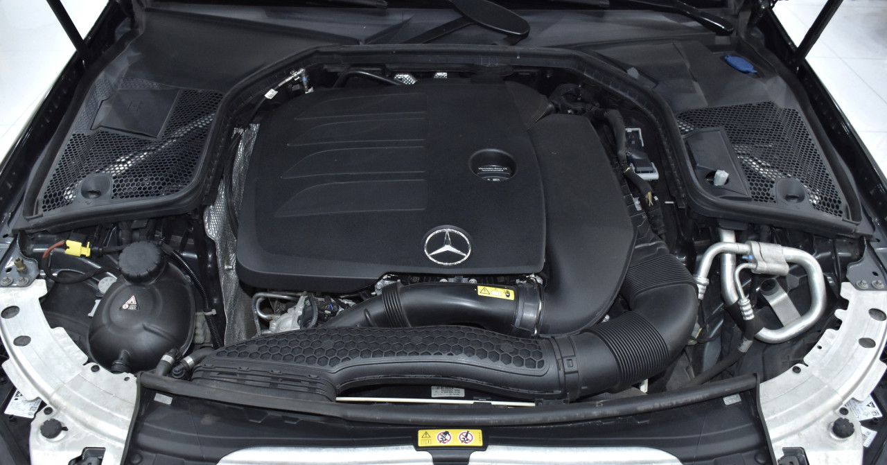 Mercedes Benz C-Class - Image 12