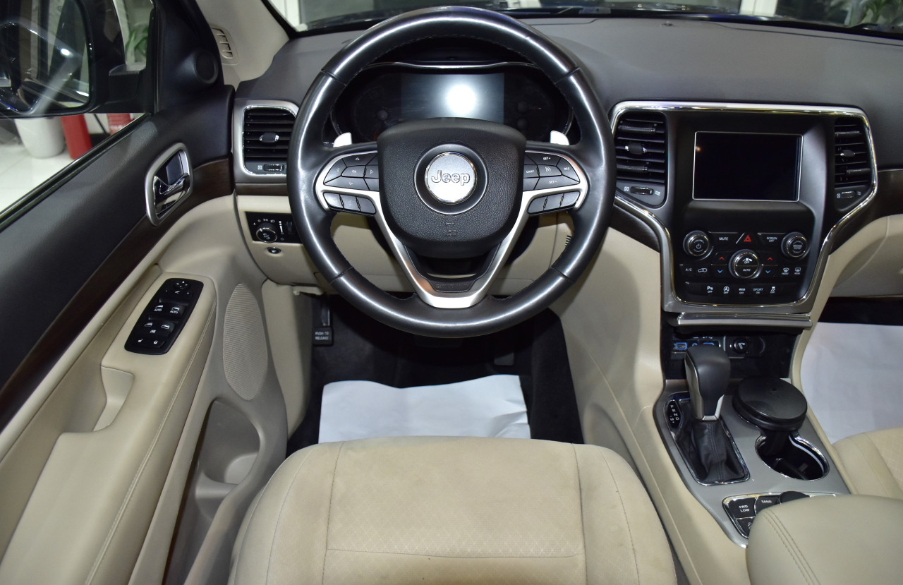 Jeep Grand Cherokee - Image 16