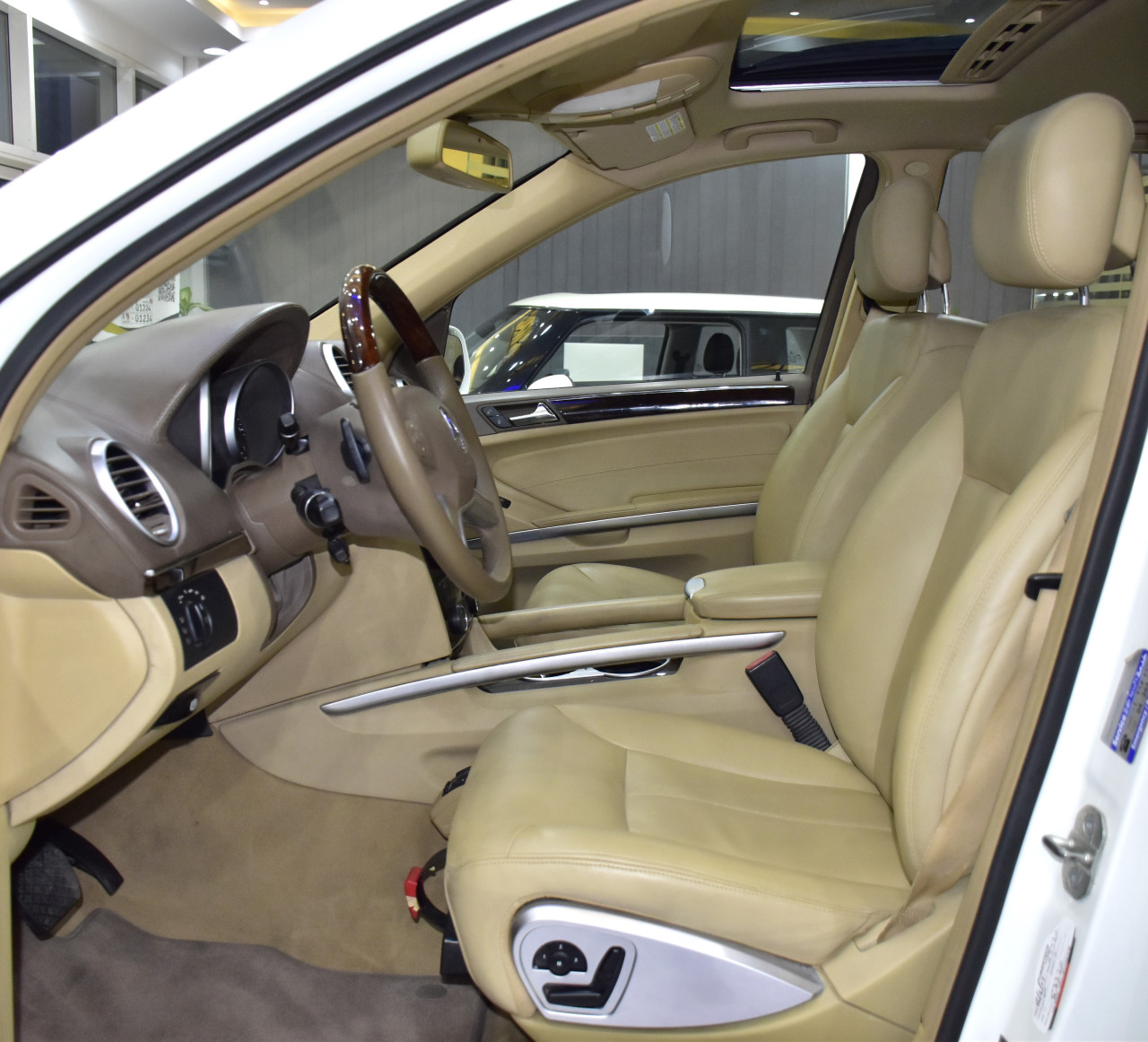 Mercedes Benz GL - Image 12