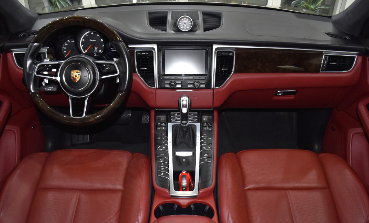 Porsche Macan - Image 9