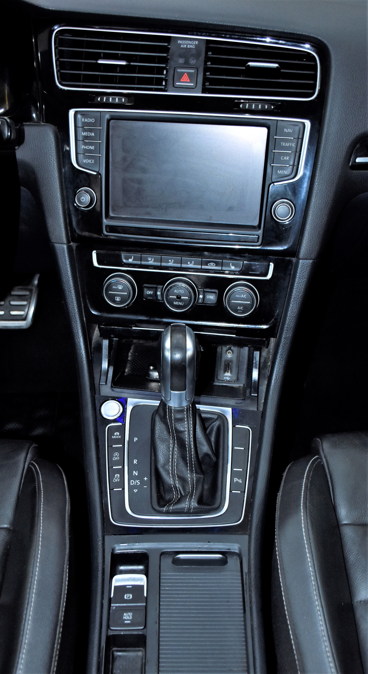 Volkswagen Golf R - Image 10