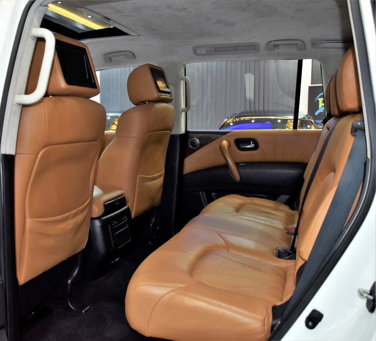 Infiniti QX80 - Image 9