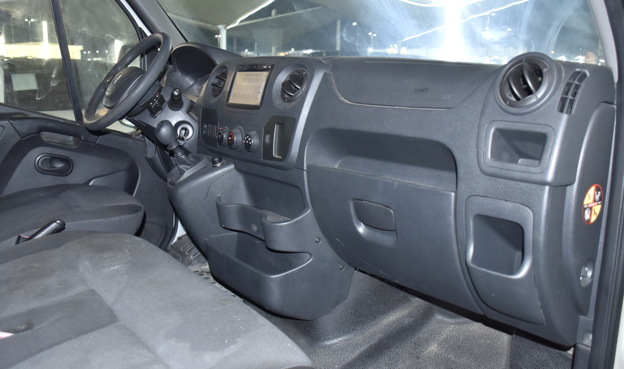 Renault Trafic - Image 10