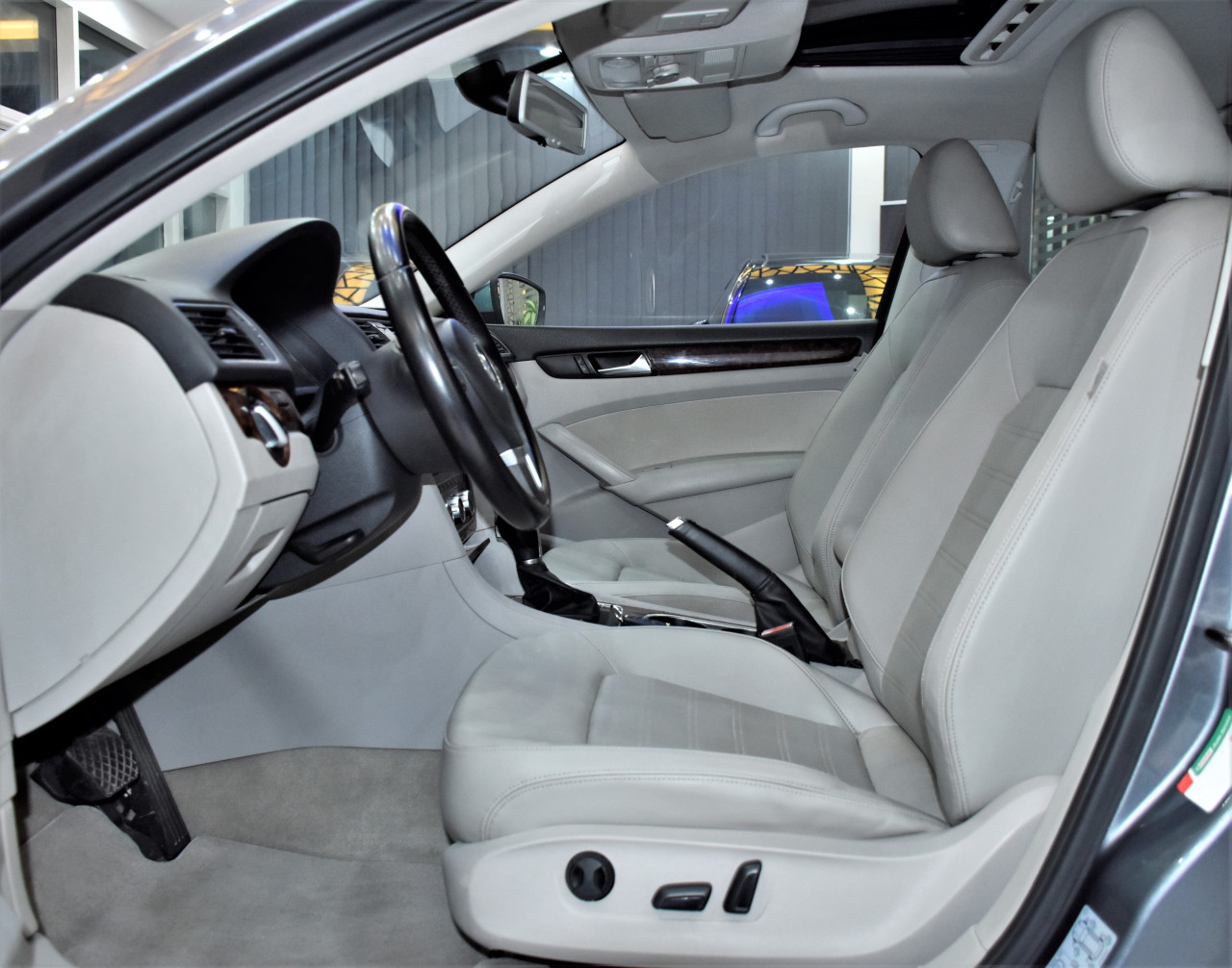 Volkswagen Passat - Image 9