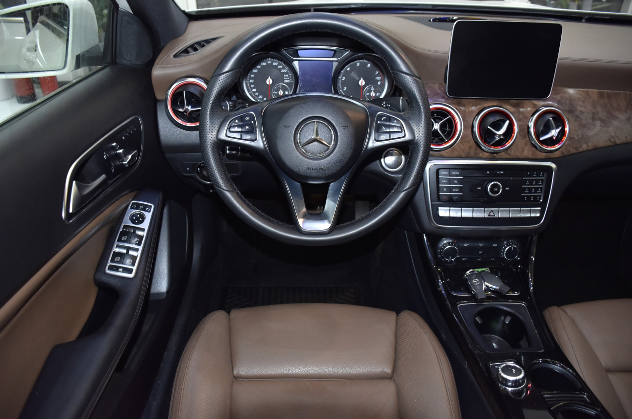 Mercedes Benz GLA - Image 11