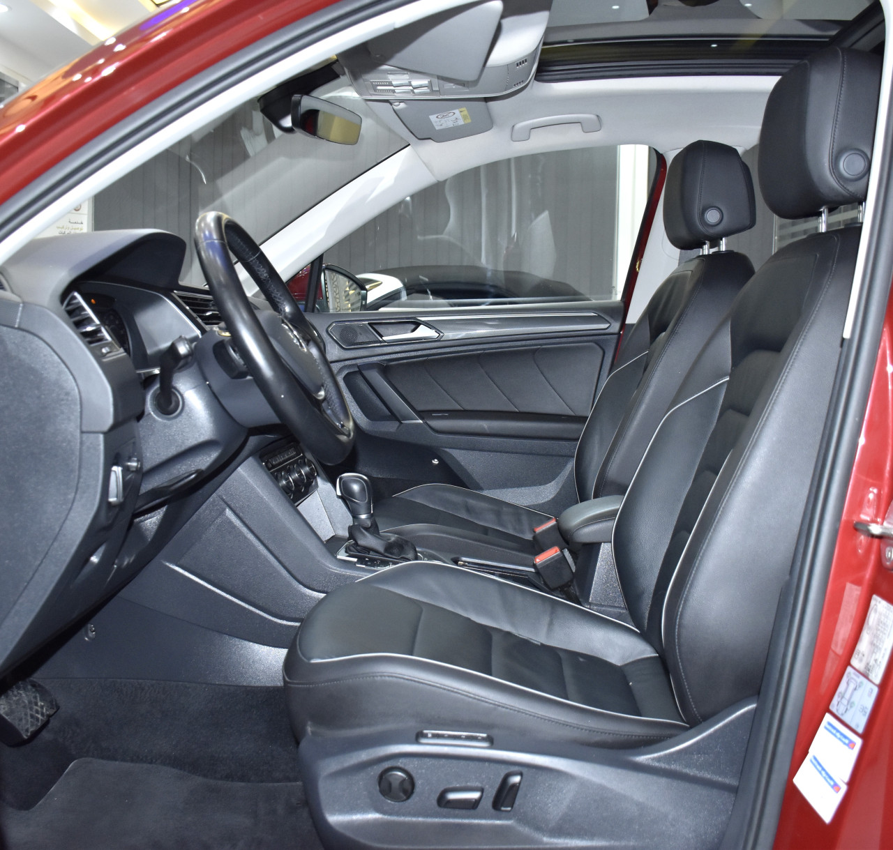Volkswagen Tiguan - Image 9