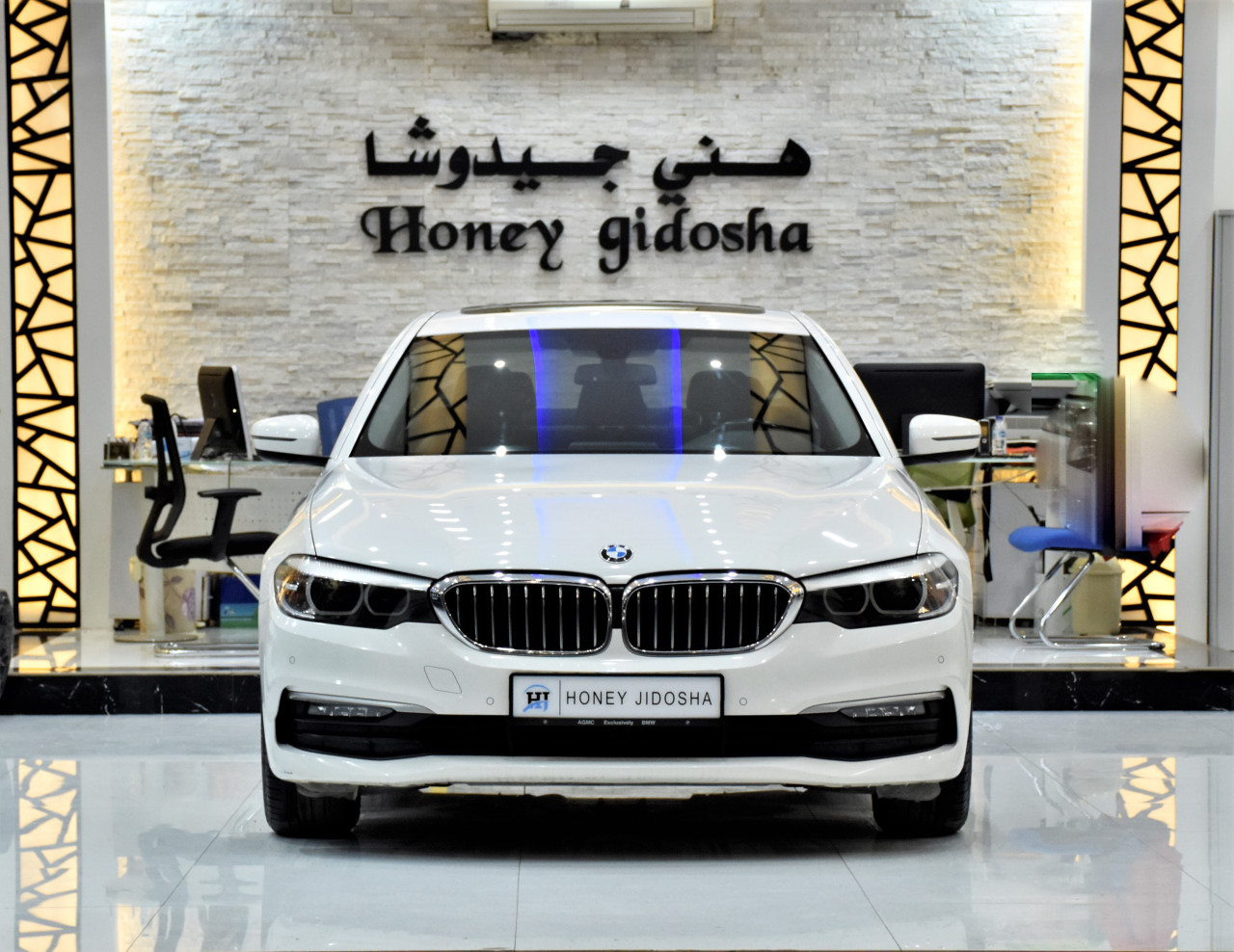 BMW 5-Series - Image 4