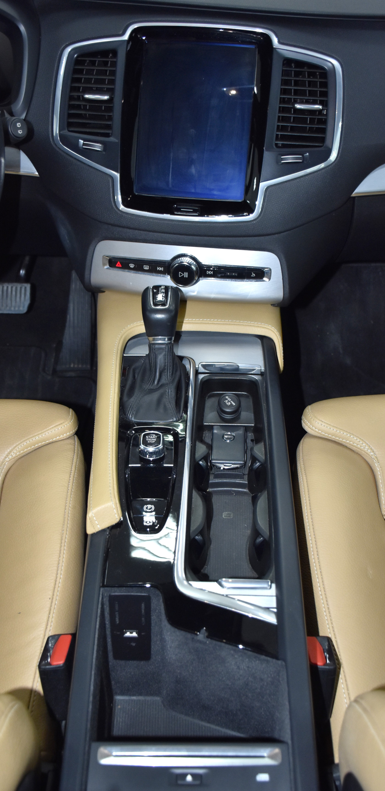 Volvo XC90 - Image 11