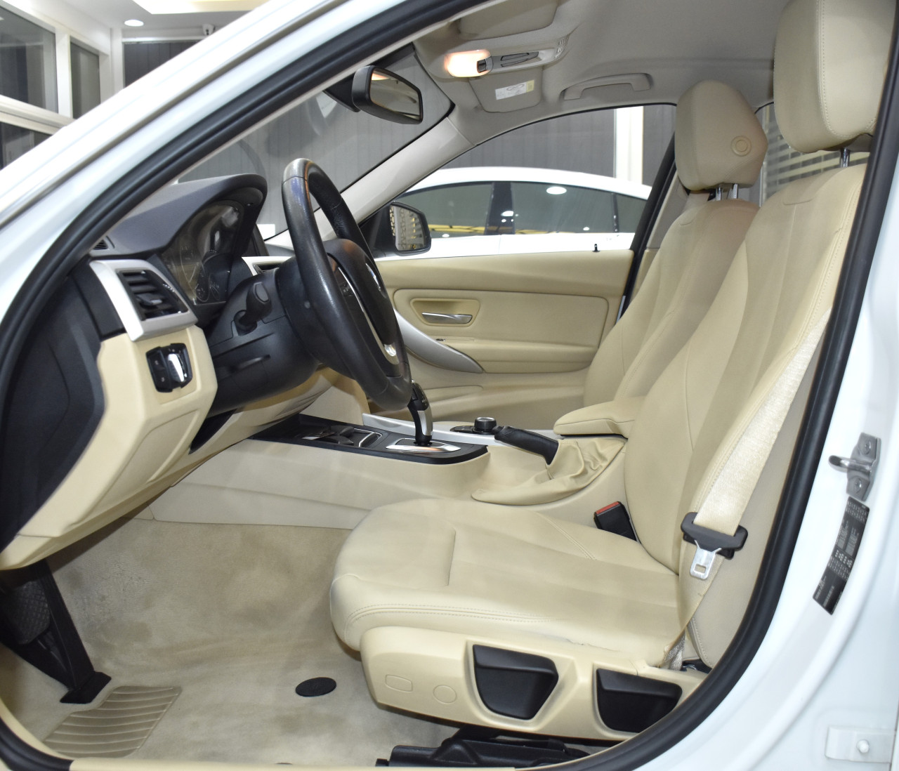 BMW 3-Series - Image 9