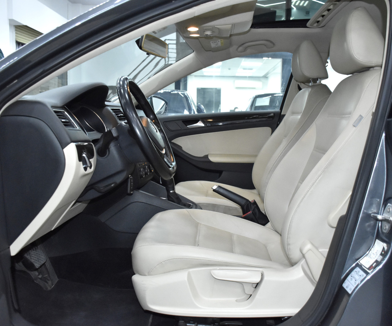 Volkswagen Jetta - Image 9