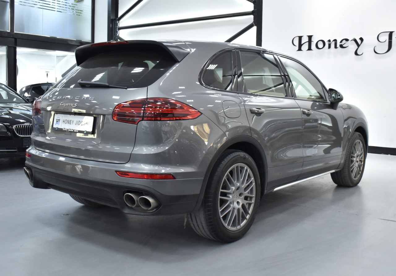 Porsche Cayenne - Image 11