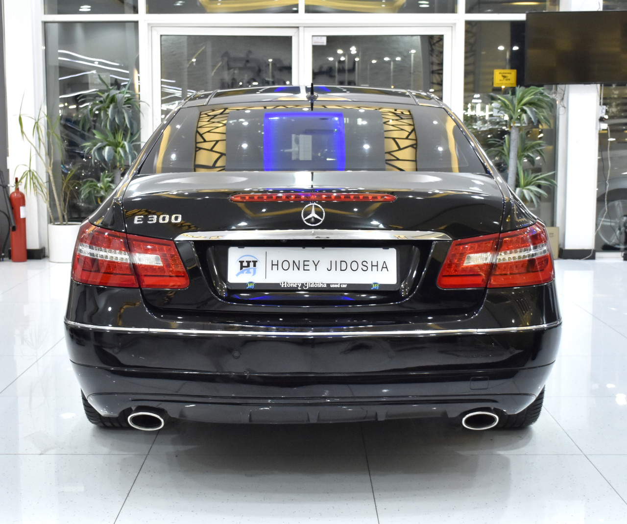 Mercedes Benz E-Class - Image 9