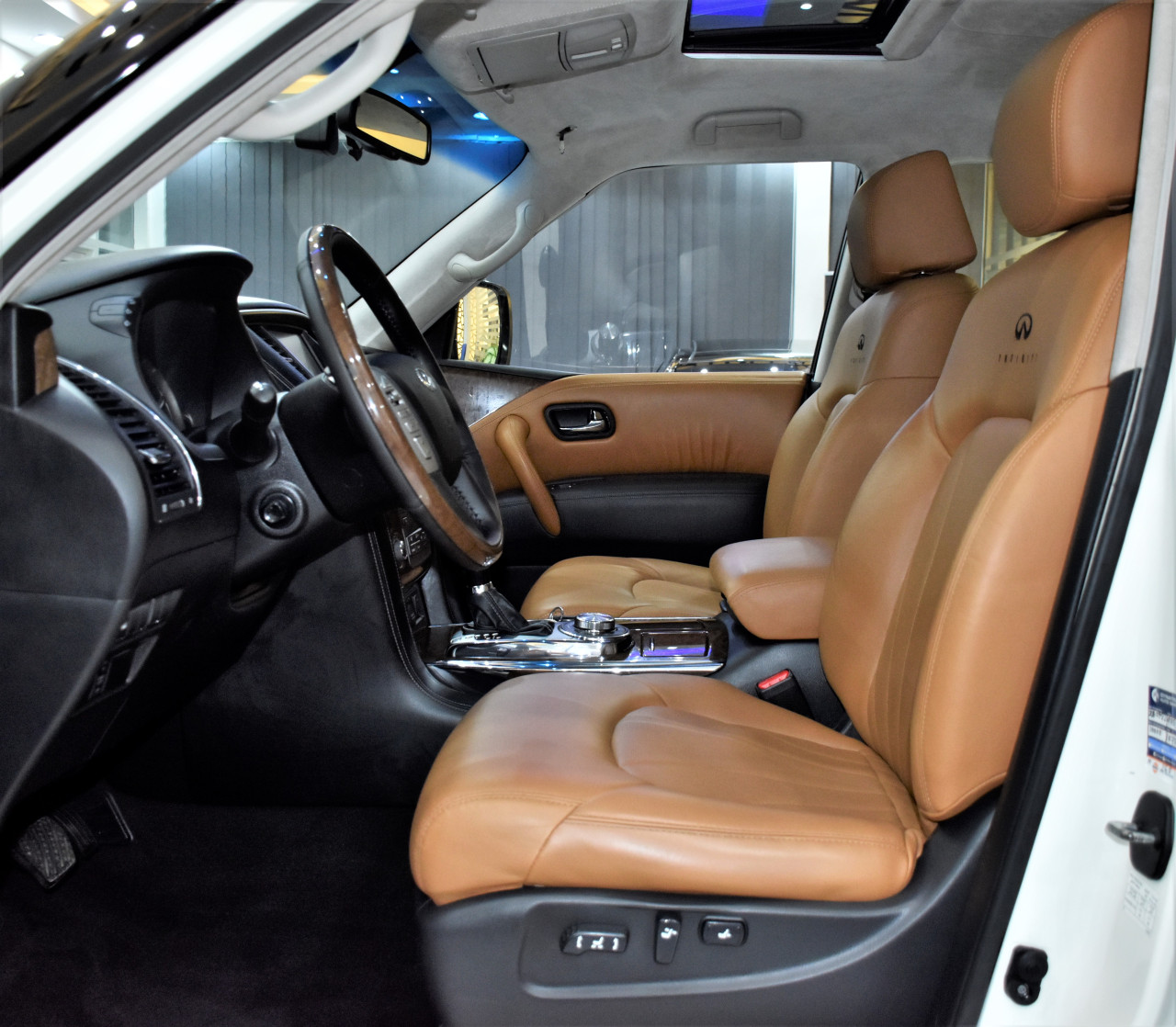 Infiniti QX80 - Image 8