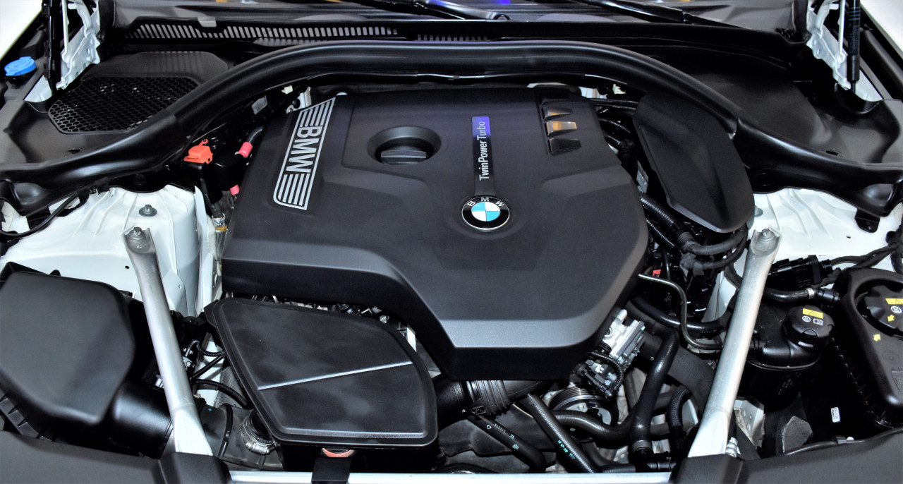 BMW 5-Series - Image 11