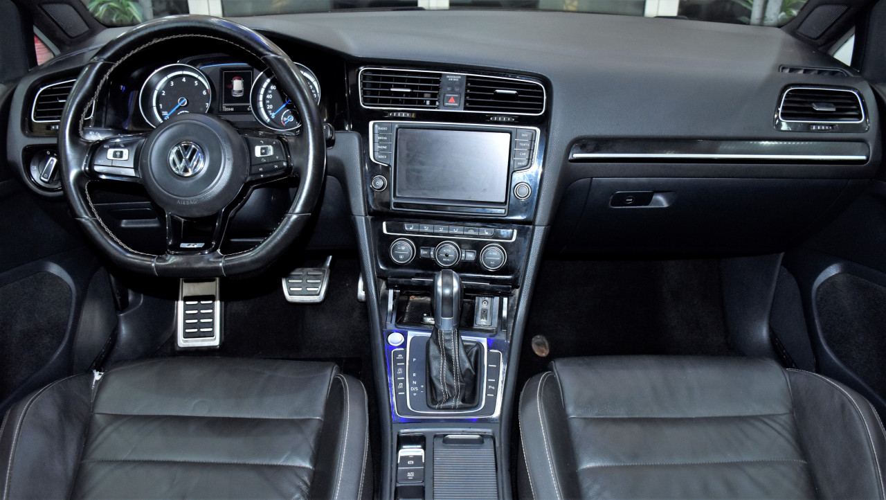 Volkswagen Golf R - Image 9