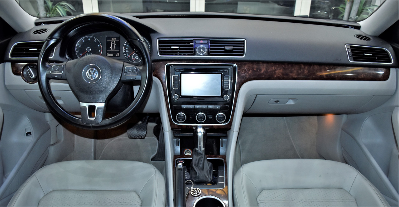 Volkswagen Passat - Image 10