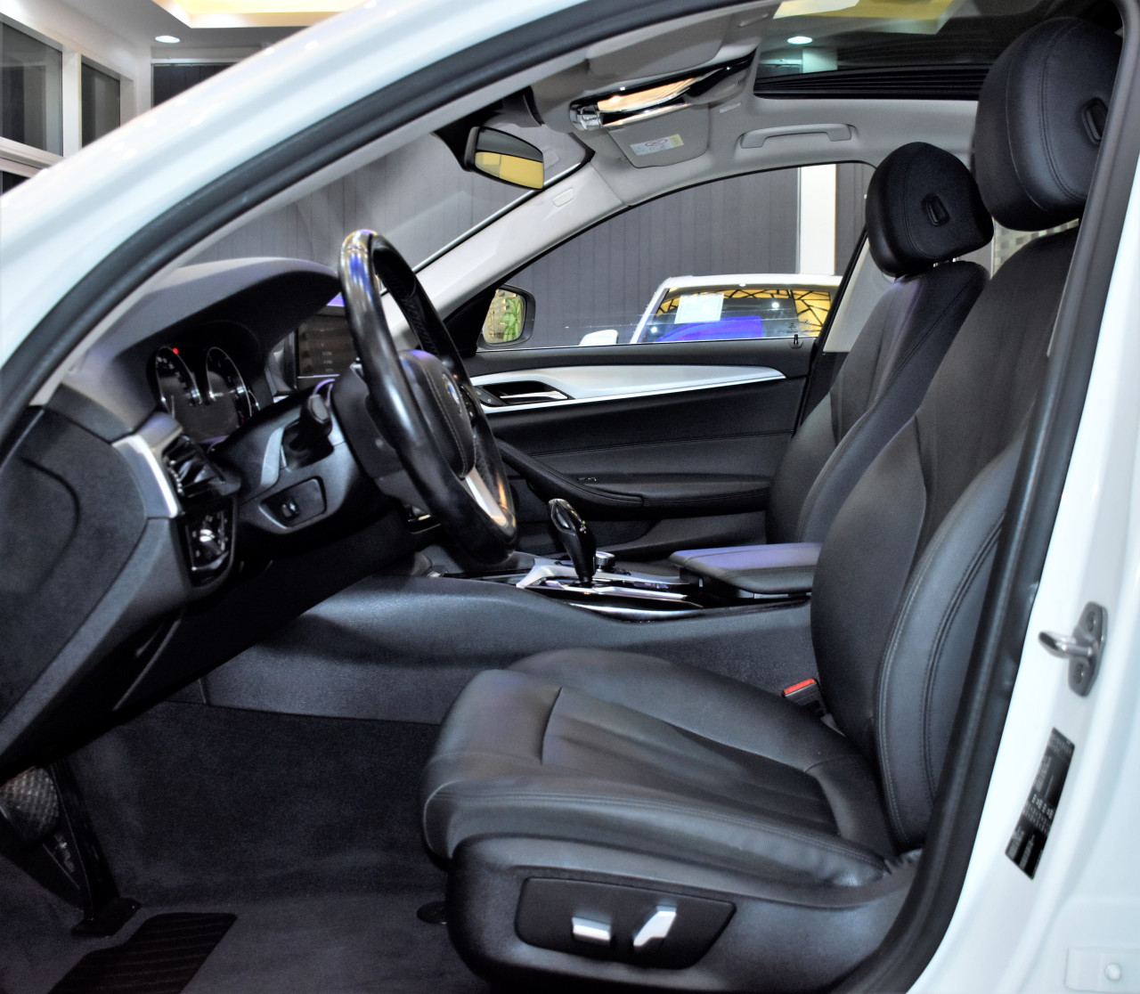 BMW 5-Series - Image 9