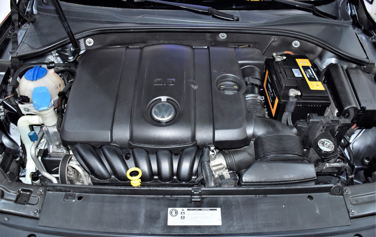 Volkswagen Passat - Image 11