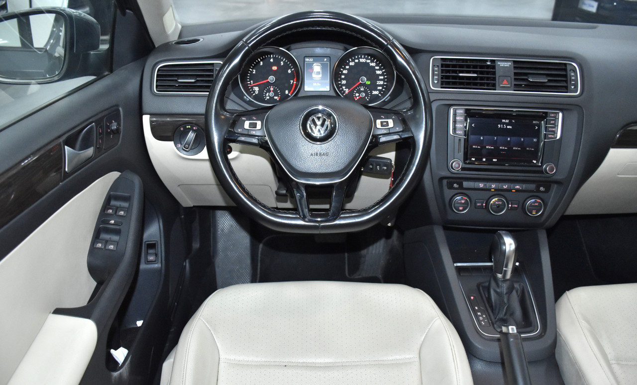 Volkswagen Jetta - Image 12