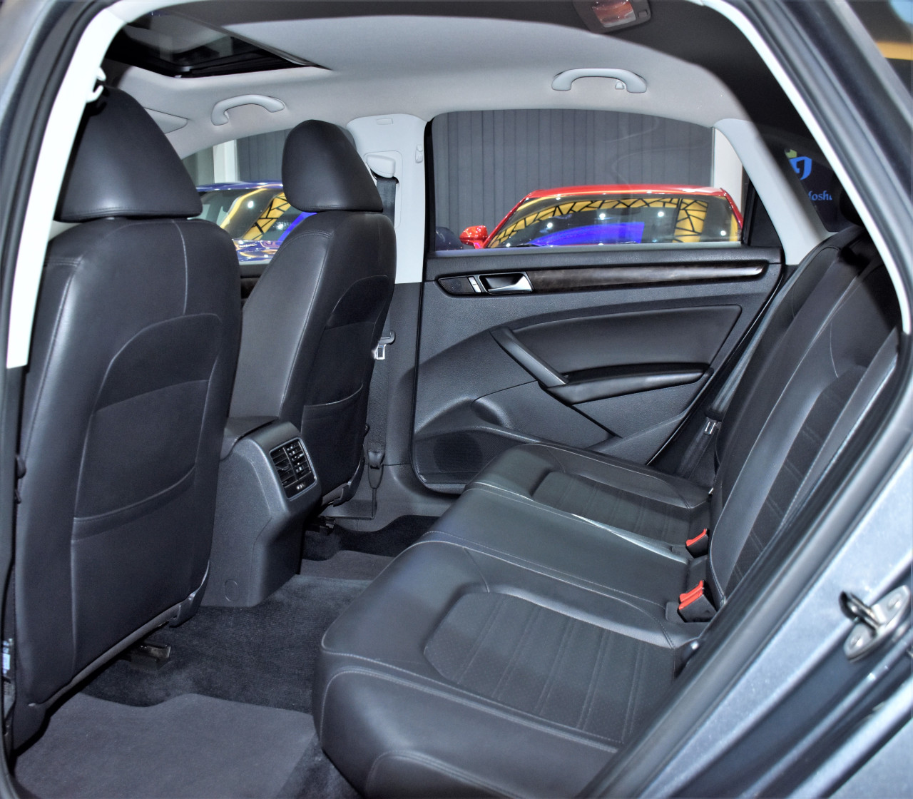 Volkswagen Passat - Image 9