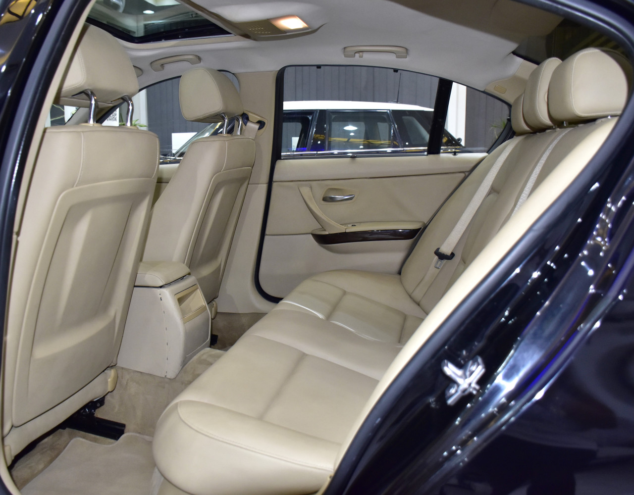 BMW 3-Series - Image 11