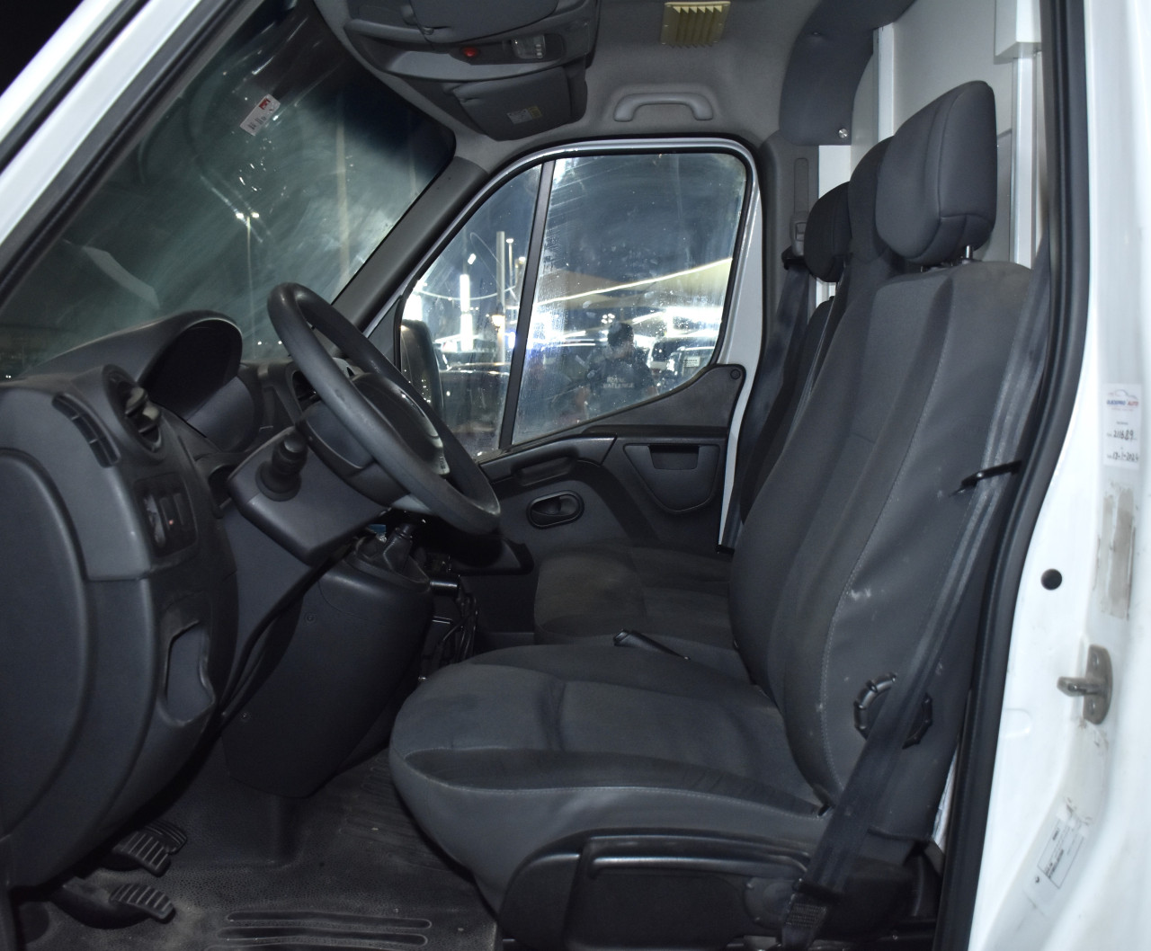 Renault Trafic - Image 8