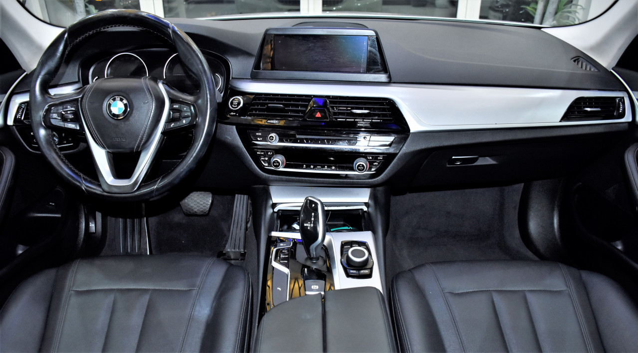 BMW 5-Series - Image 10