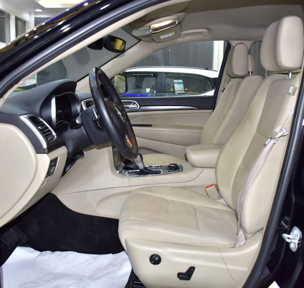 Jeep Grand Cherokee - Image 14