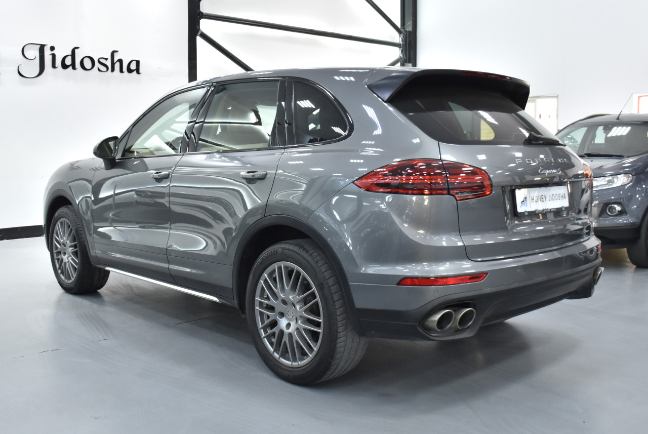 Porsche Cayenne - Image 12