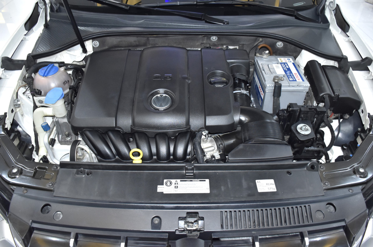 Volkswagen Passat - Image 7