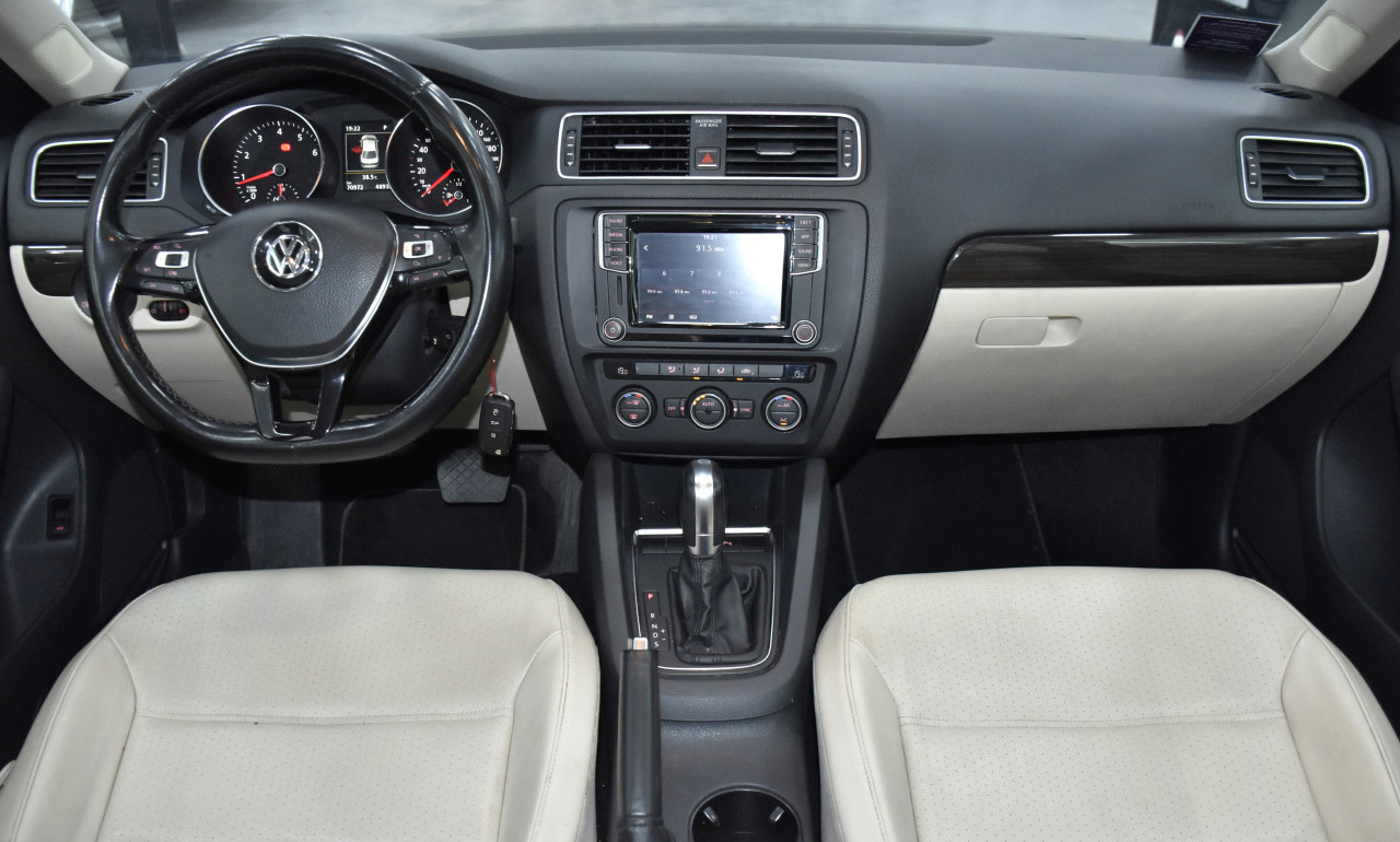 Volkswagen Jetta - Image 11