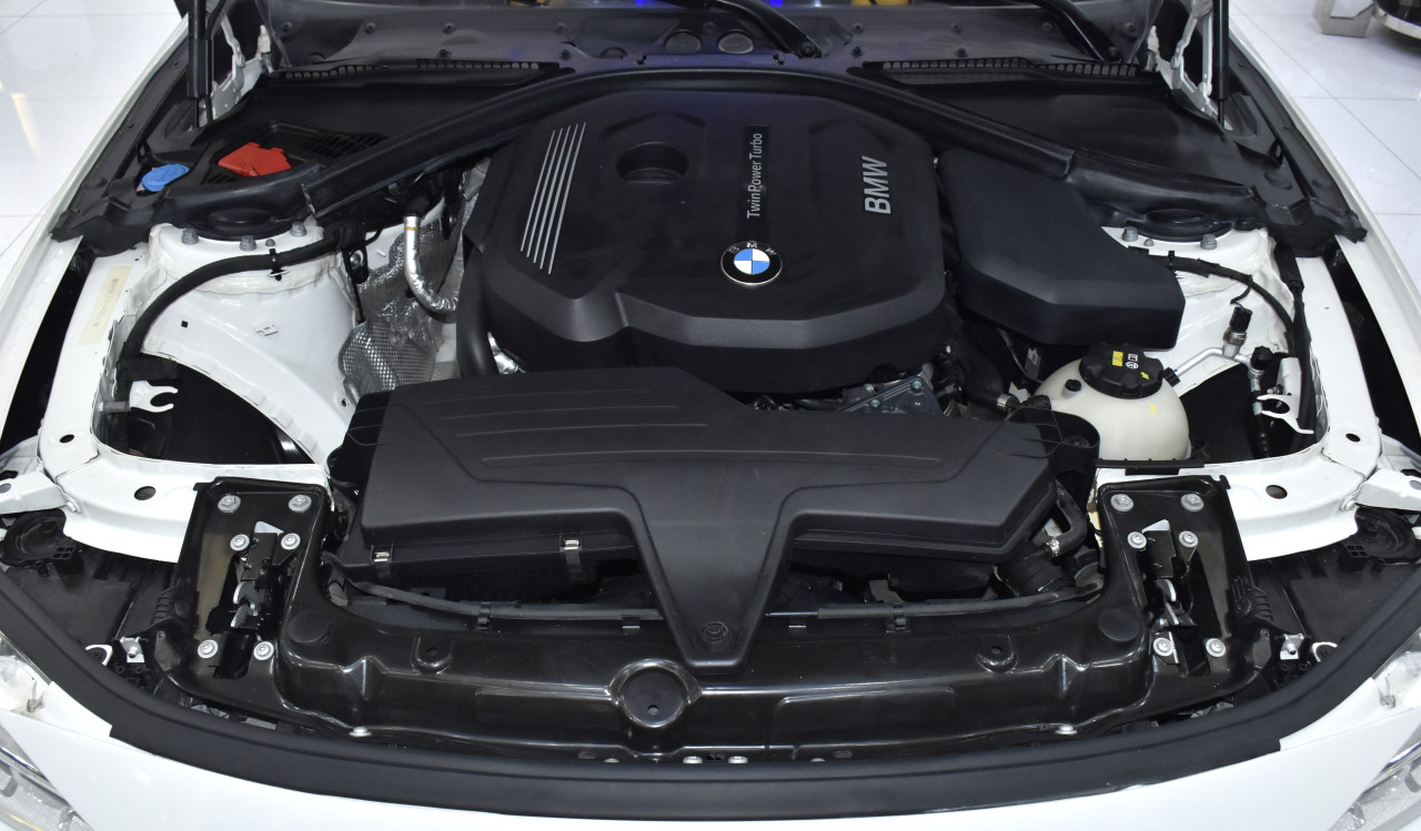 BMW 3-Series - Image 12