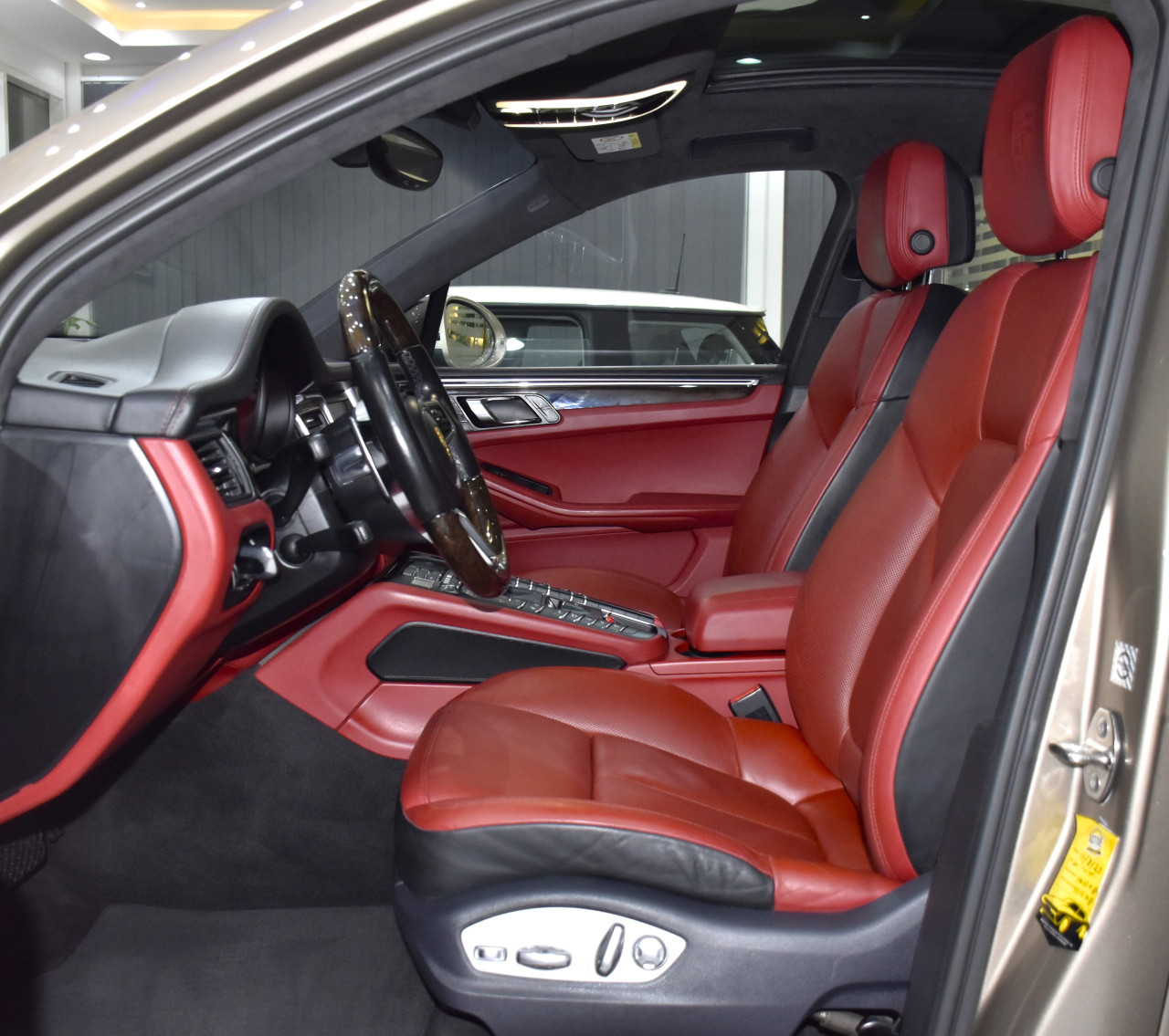 Porsche Macan - Image 8