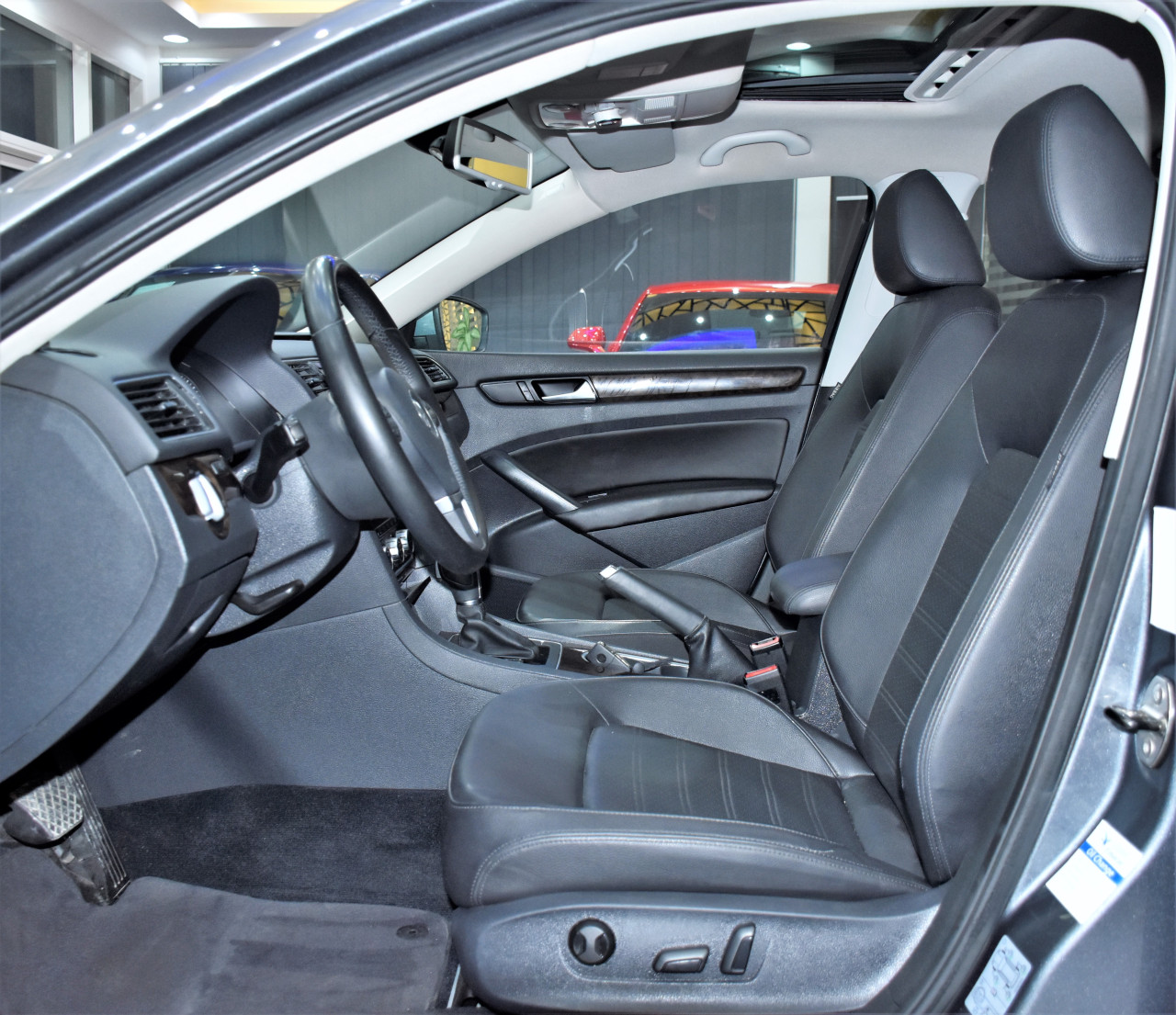 Volkswagen Passat - Image 8