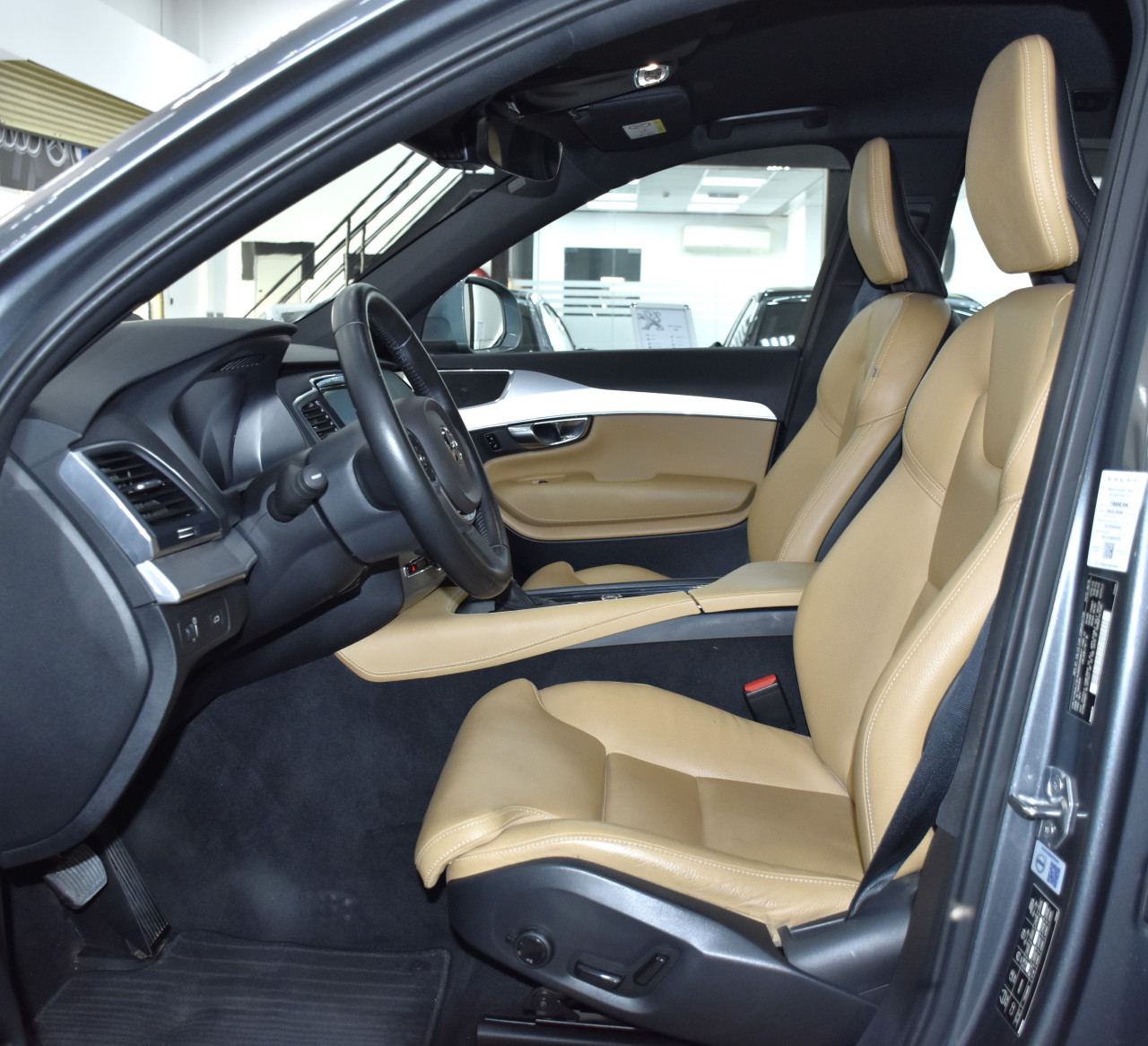 Volvo XC90 - Image 8