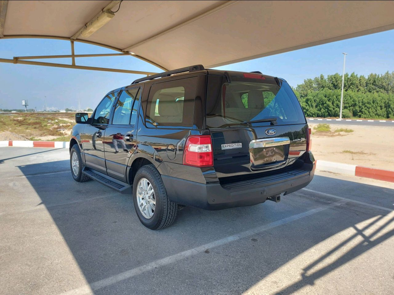Ford Expedition - Image 3
