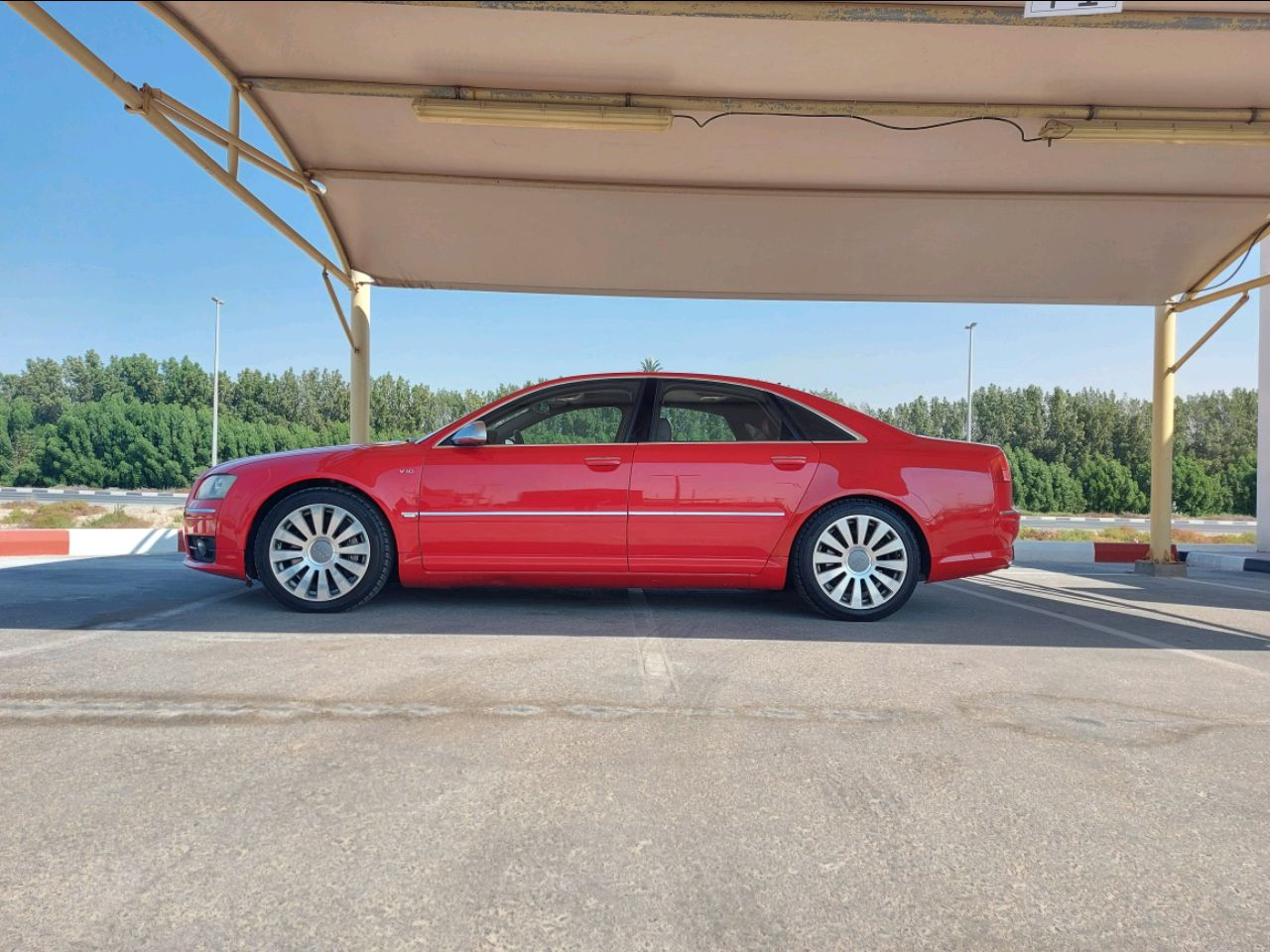 Audi S8 - Image 5