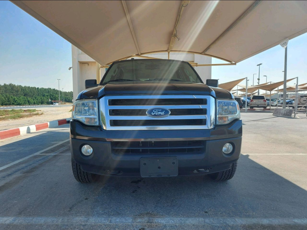 Ford Expedition - Image 4