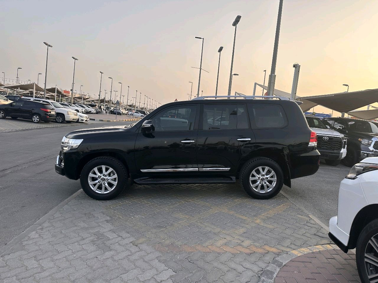 Toyota Land Cruiser - Image 9