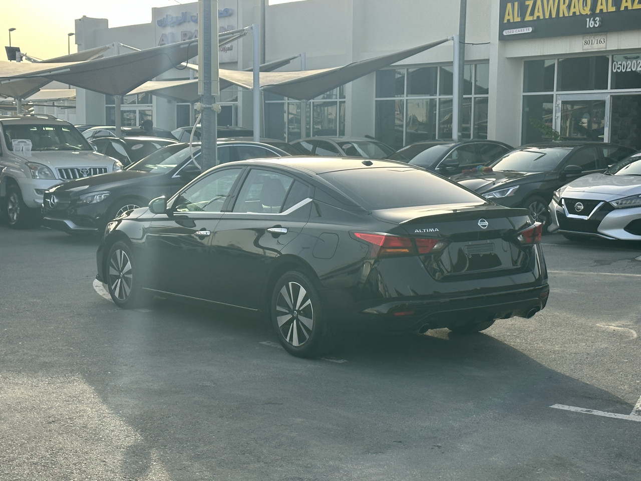 Nissan Altima - Image 6