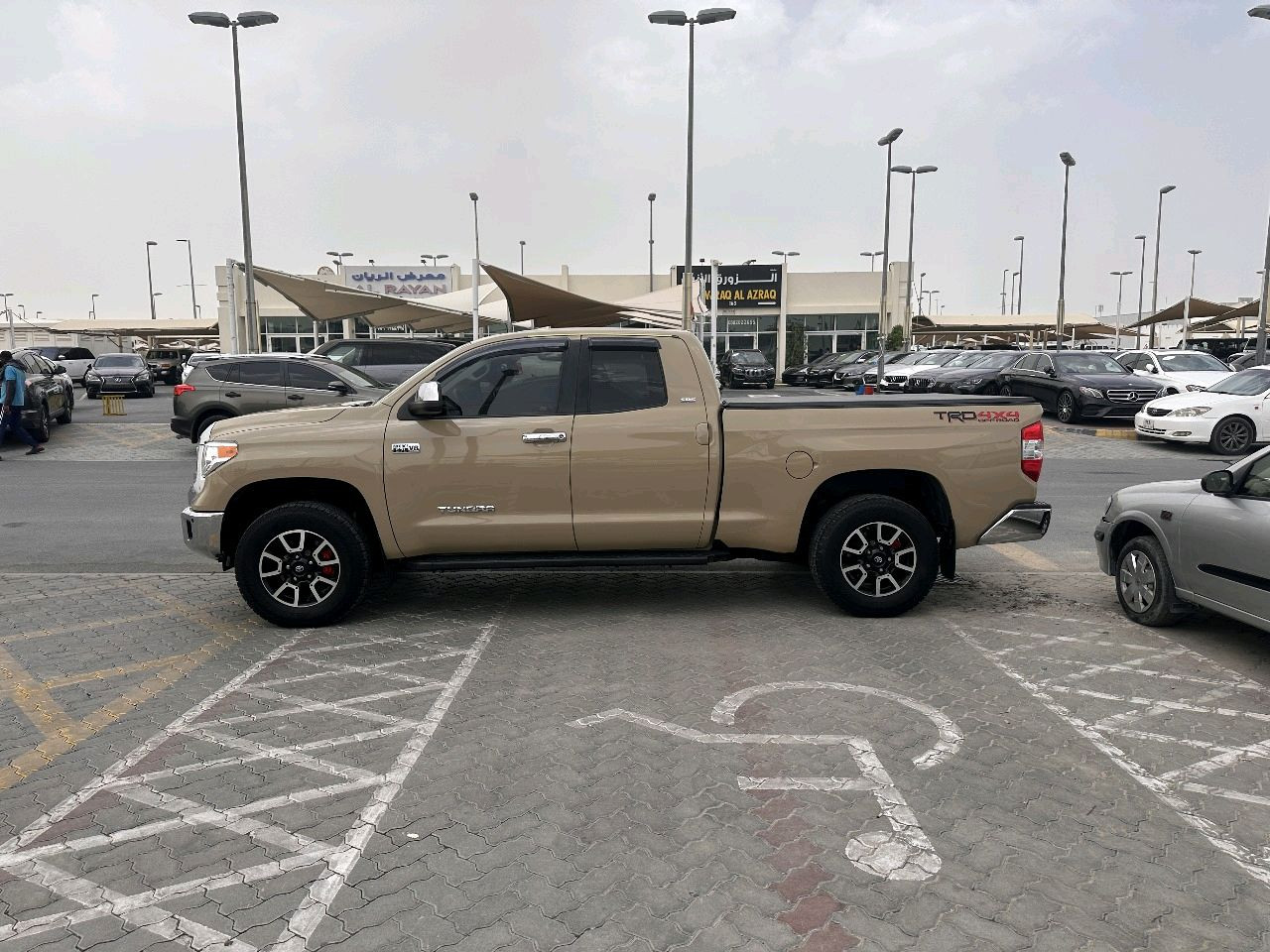 Toyota Tundra - Image 10