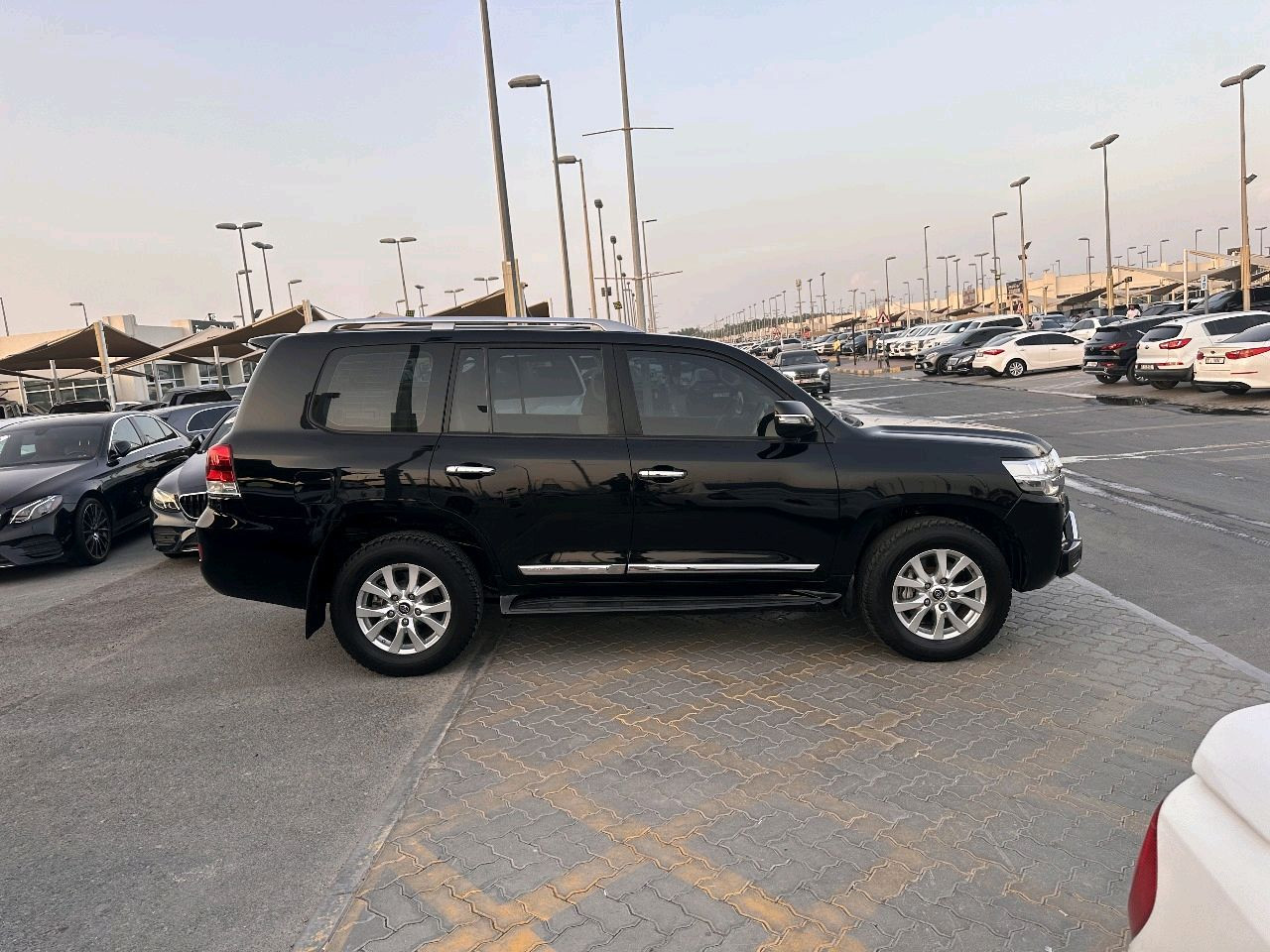 Toyota Land Cruiser - Image 8