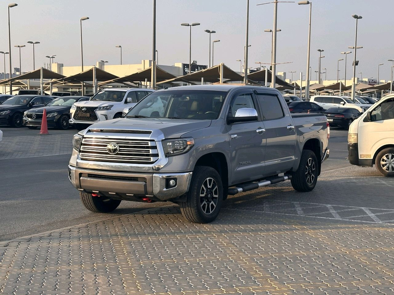 Toyota Tundra - Image 10