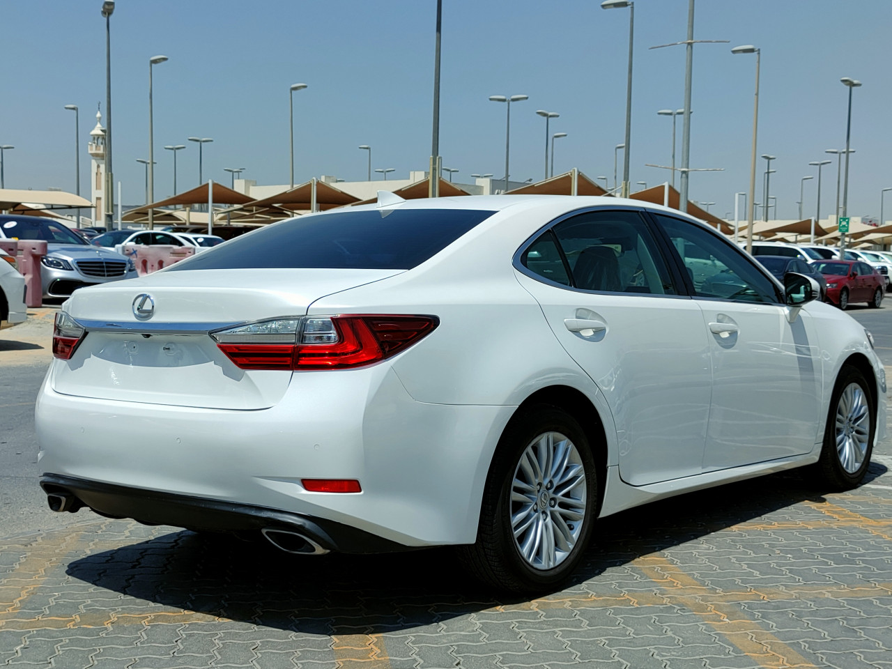Lexus ES-Series - Image 2